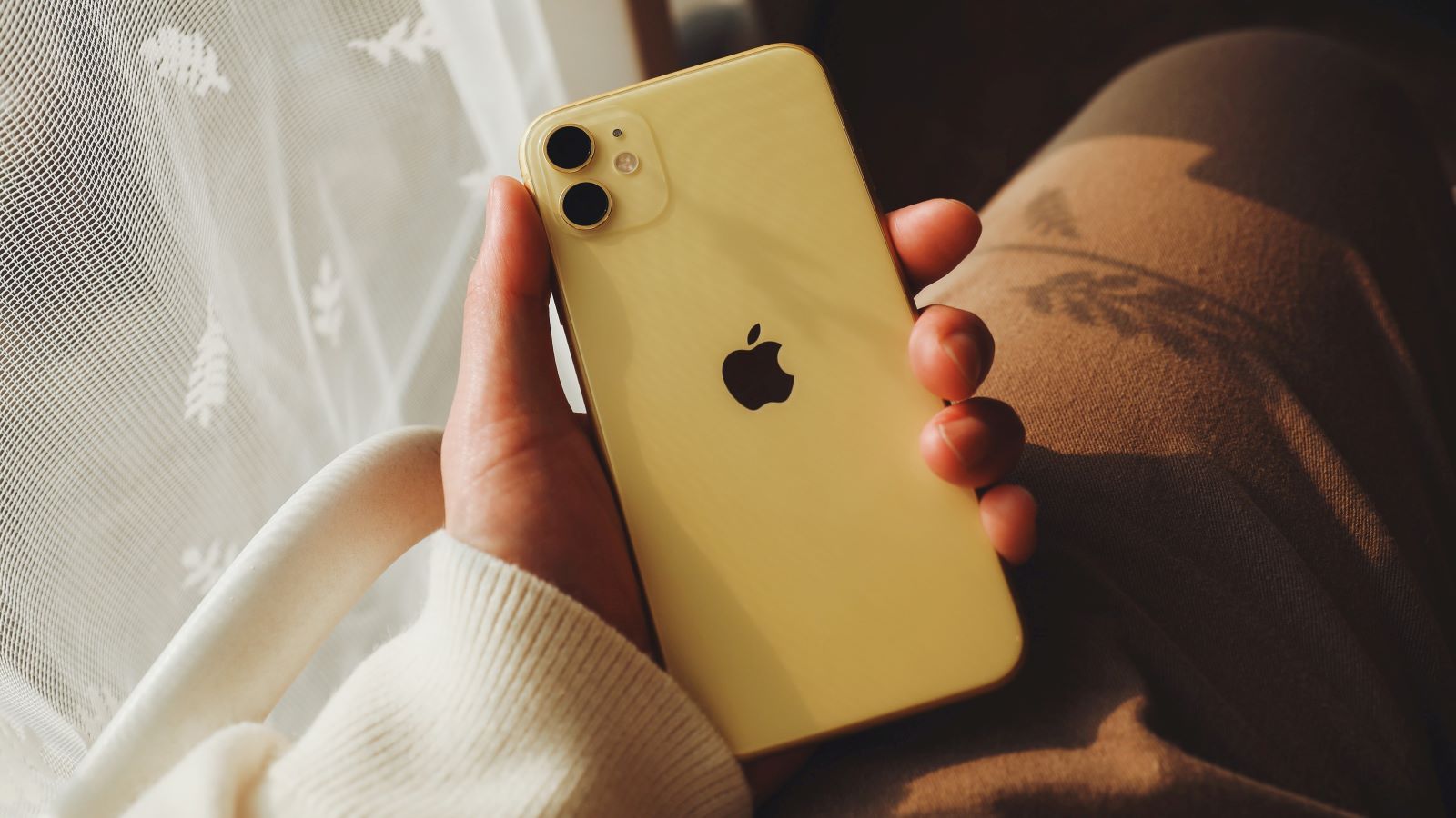 iPhone szerviz, sárga iPhone